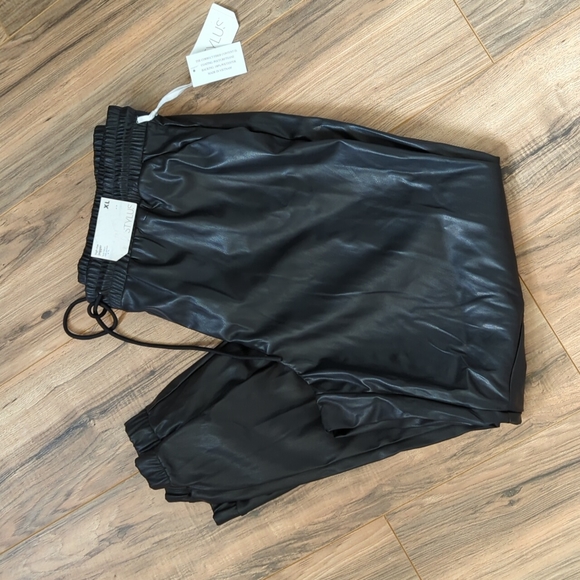 STYLUS Pants - NWT. Stylus Joggers
